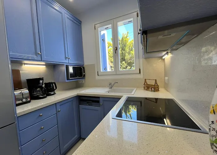 Santorini Serenity With Private Pool 빌라