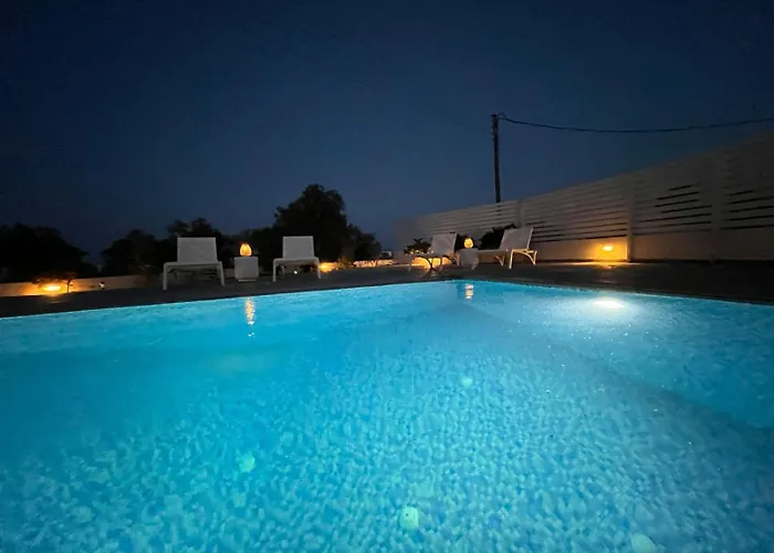 Santorini Serenity With Private Pool 모노리토스