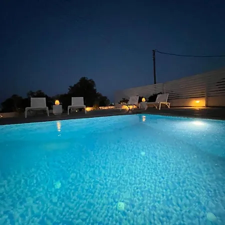 Santorini Serenity With Private Pool モノリソス